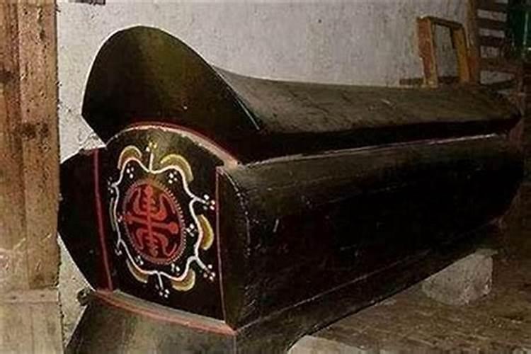 梦见棺材里有死人被大火烧