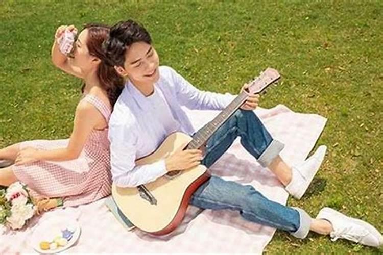 梦到自己被女孩子追