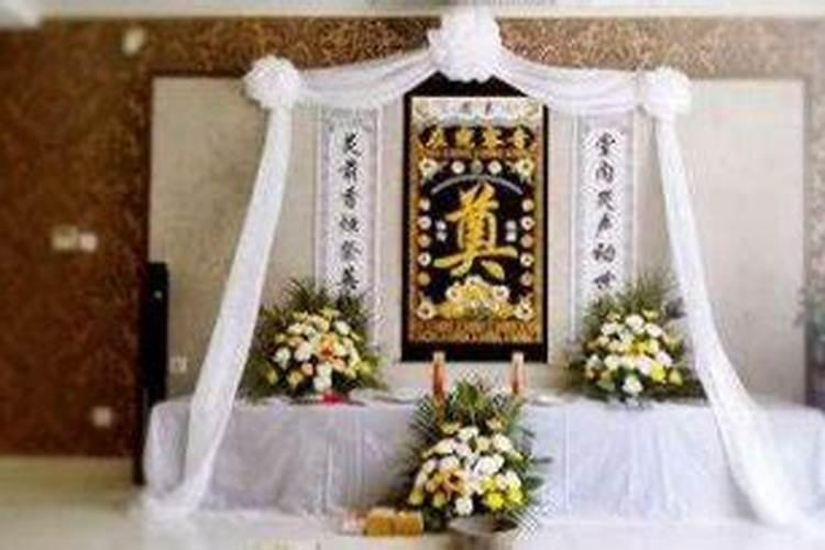 梦见两家出殡什么意思呀？