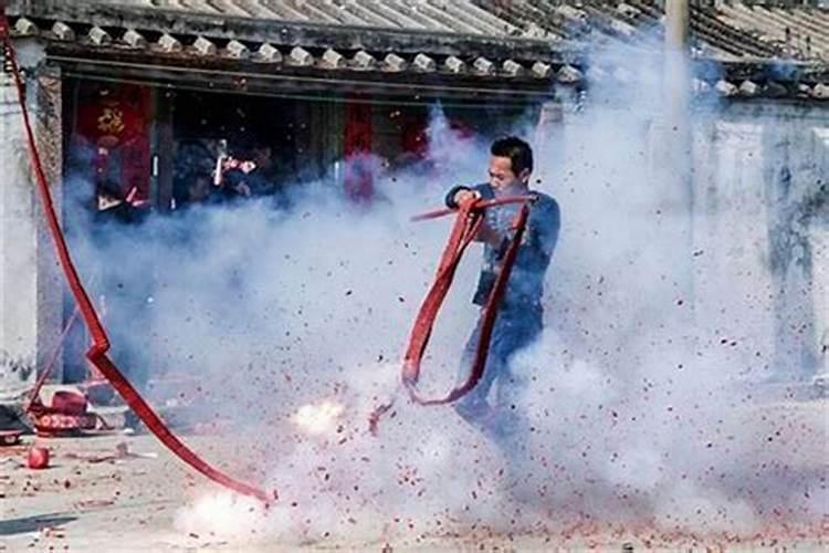 梦见别人放鞭炮的预兆是什么？