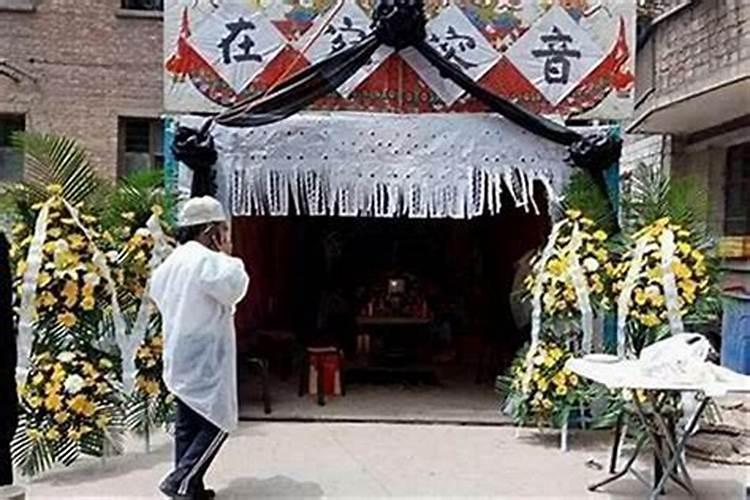 梦见活着的爷爷死了办丧事
