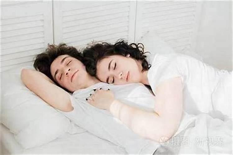 梦见哄小男婴睡觉啥意思？