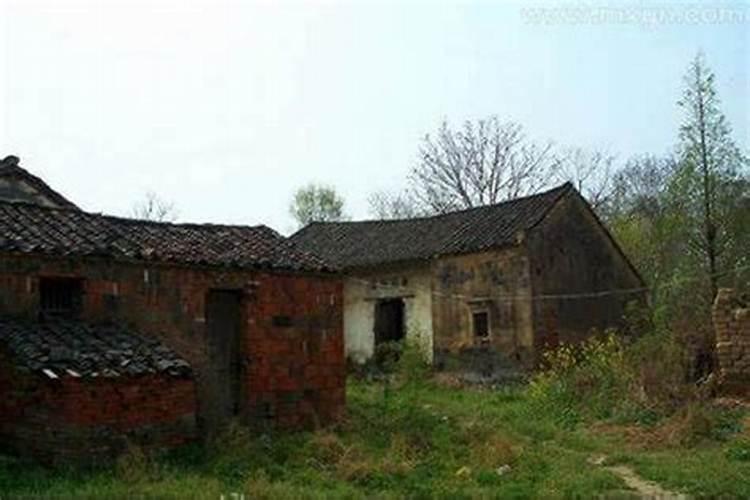 梦见老房子和已故的母亲住一起