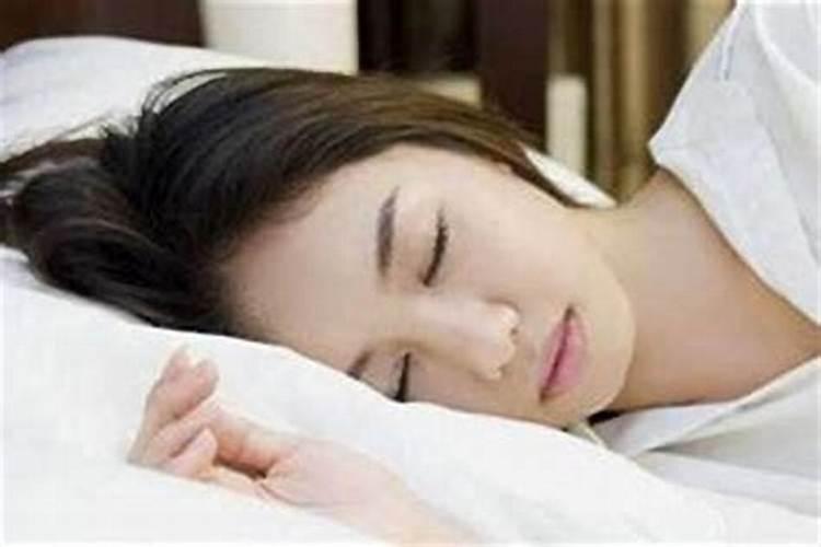 梦到和死了的老人住一起了