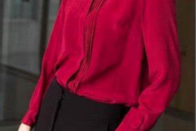 梦见红色衣服预兆是什么？