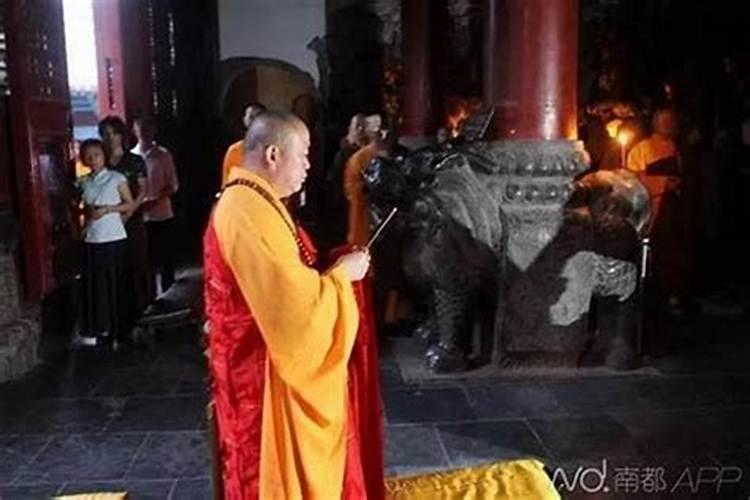 和尚诵经超度亡灵