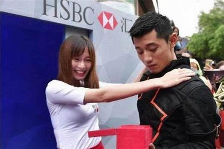 梦见熟悉的女人主动投怀送抱自己