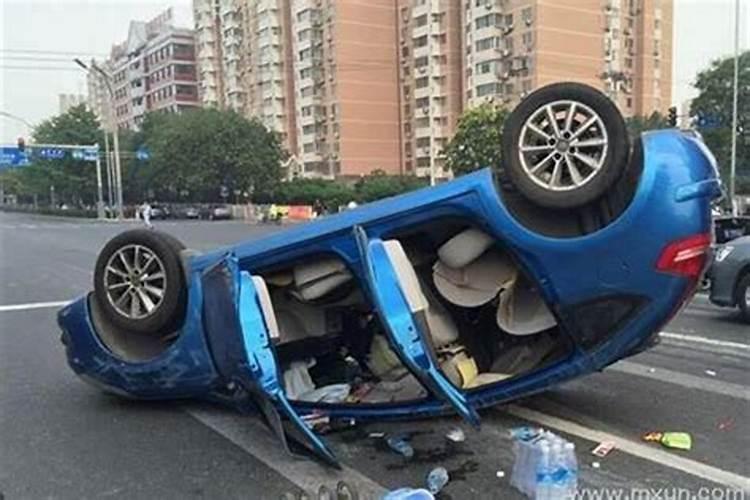 梦到车撞坏了人没事