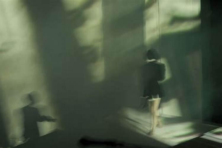 梦到一个陌生女人脸部清晰