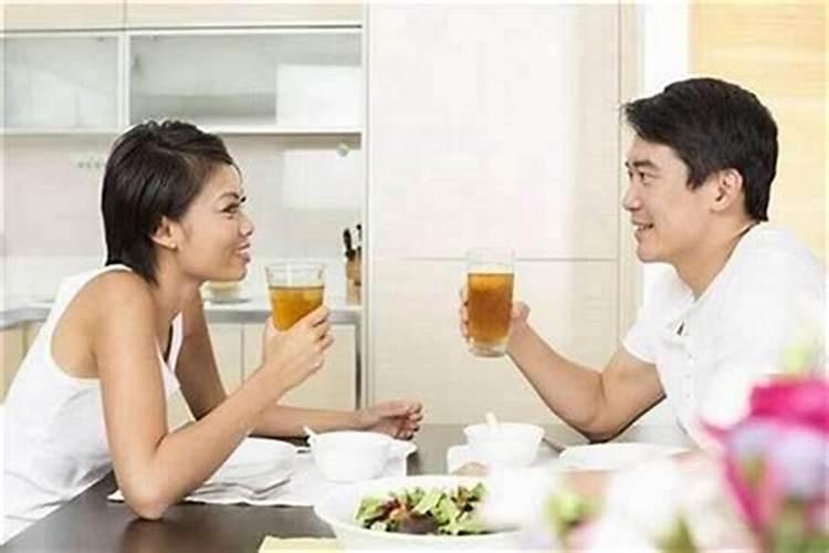 梦见到邻居家吃饭是什么意思？