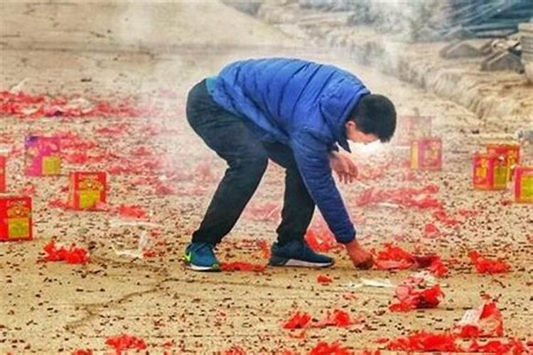 梦见别人放鞭炮炸到自己头部