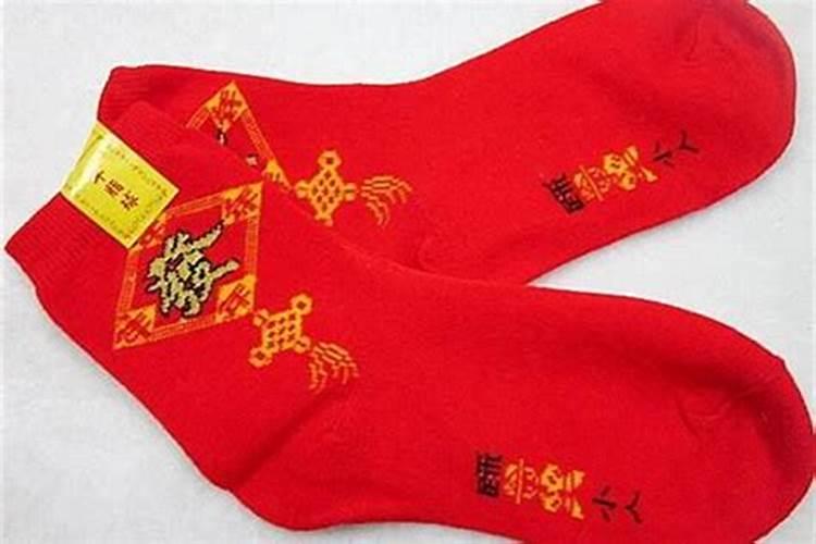 梦见穿红色的袜子好吗？