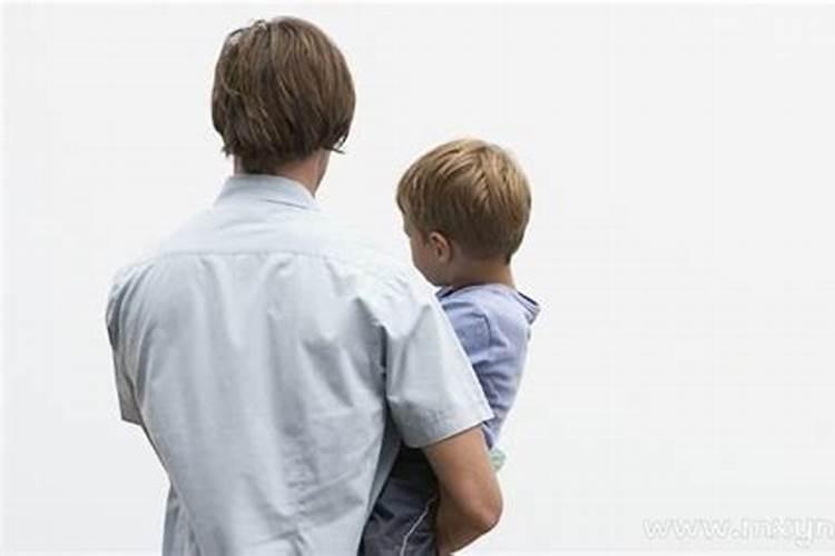 梦见男人抱男孩是什么预兆？
