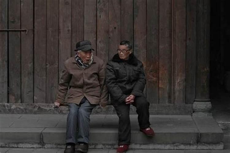 梦见隔壁已死了的老人