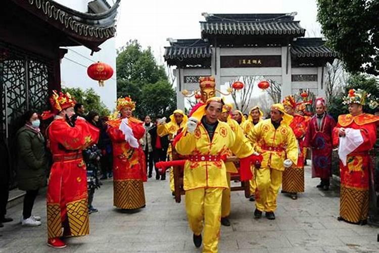 正月初五接财神祭拜