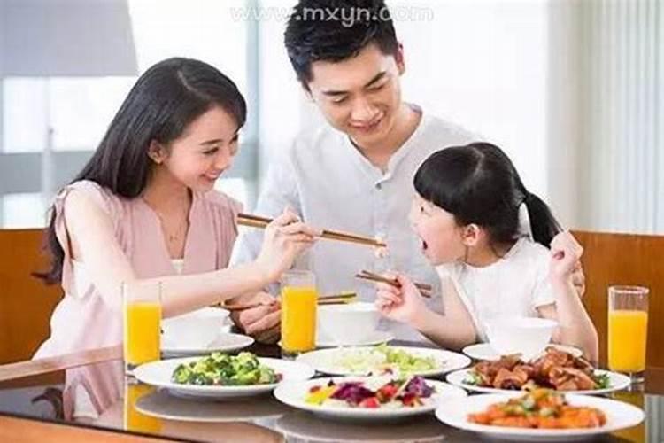 梦到一个人吃饭周公解梦