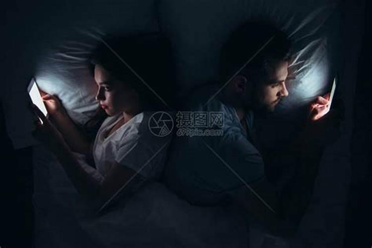 梦见前妻和我躺在床上