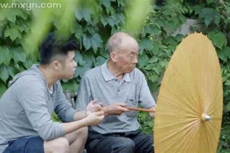 梦见跟已故的爷爷说话周公解梦