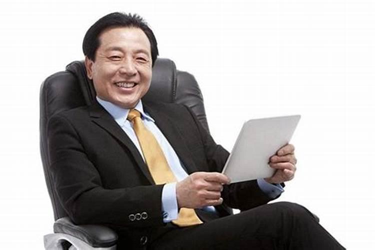 梦见老板对我笑很亲切