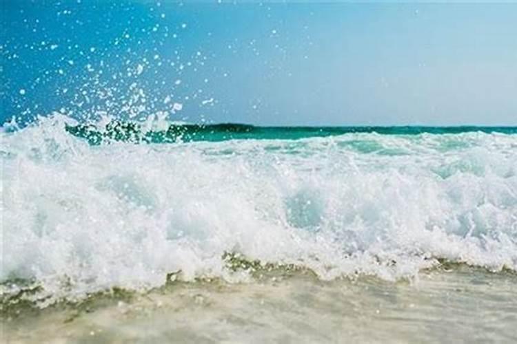 梦到大海涨潮是什么意思？