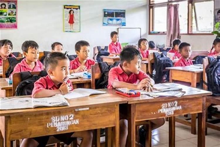 周公解梦梦见在学校