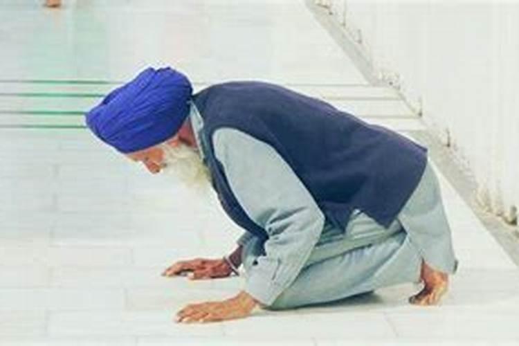 梦见死去的人给我下跪什么意思？