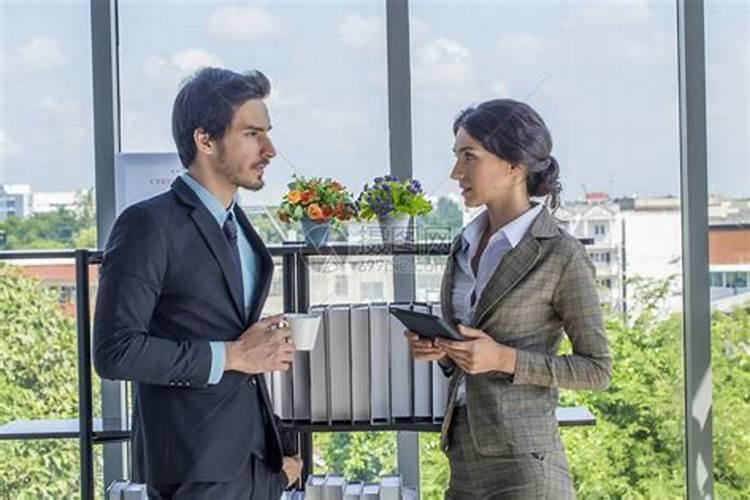 梦到男同事和女同事在一起