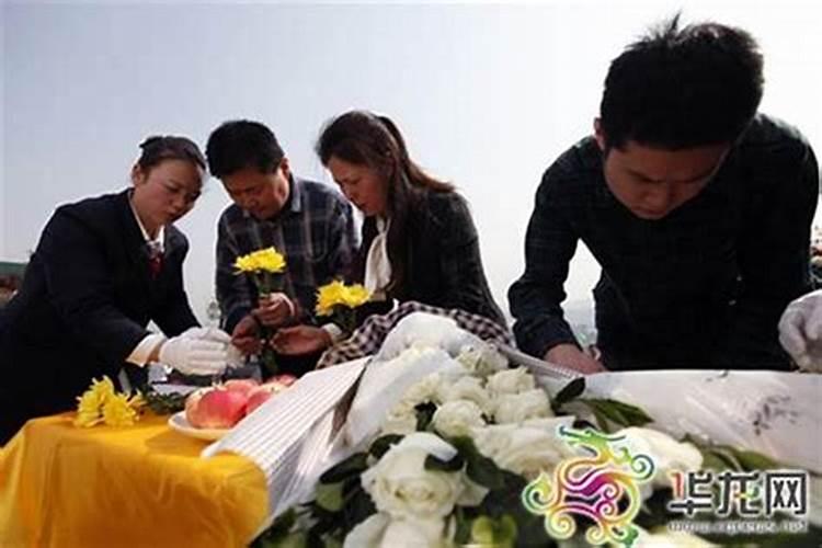 如何给逝去的亲人回向？