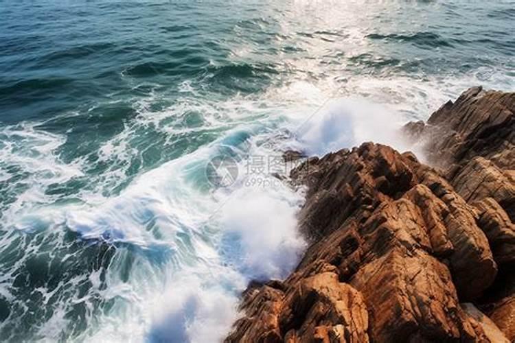 梦见大江大河波涛汹涌