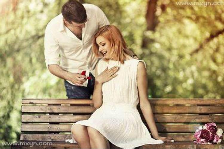 婚后梦见前男友来找我