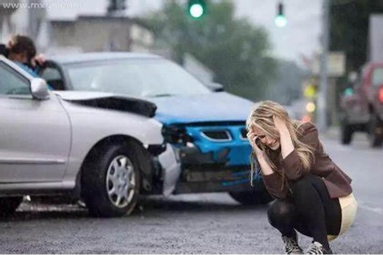 梦见老公出车祸受伤是什么意思？