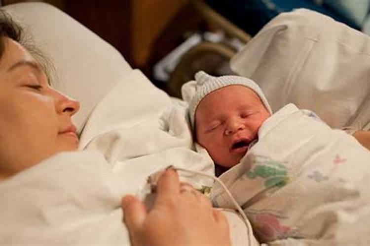 梦见老婆生下孩子就会说话