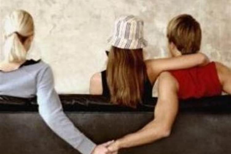 梦见老公出轨了两个女人什么意思？