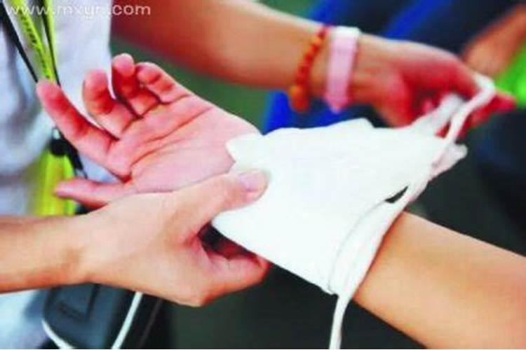 梦见手被割破流血了是什么意思？