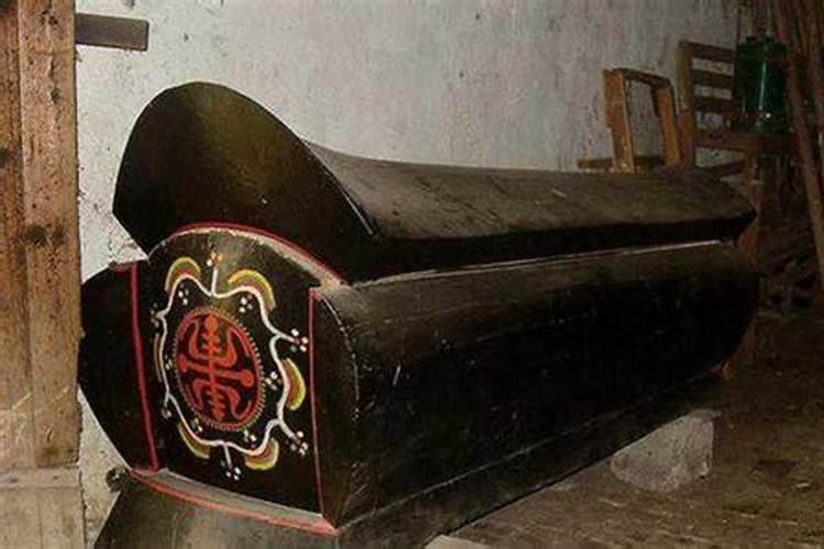 梦见棺材盖没盖好有什么征兆吗？