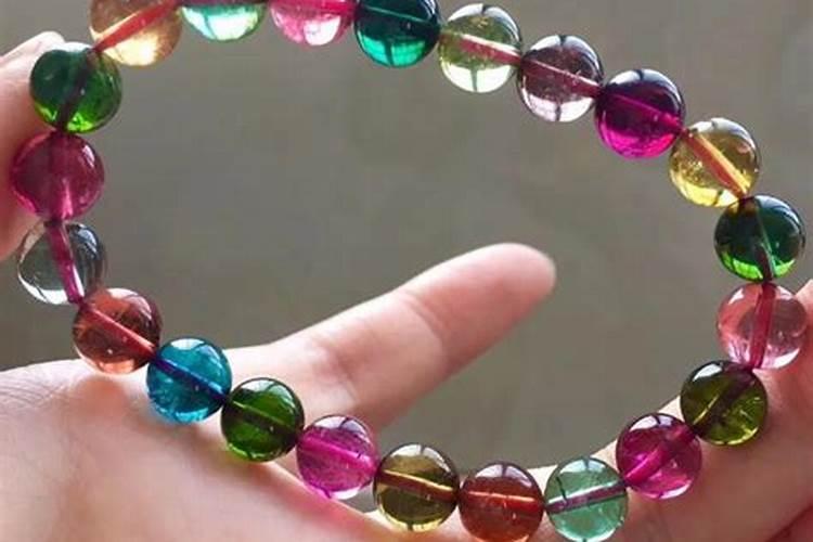 避小人的水晶佩戴女生