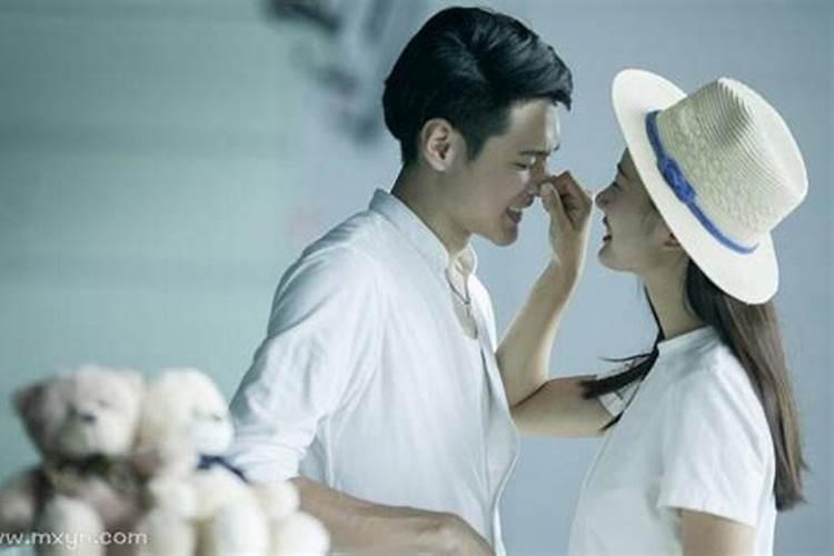 经常做梦梦见喜欢的人什么意思？