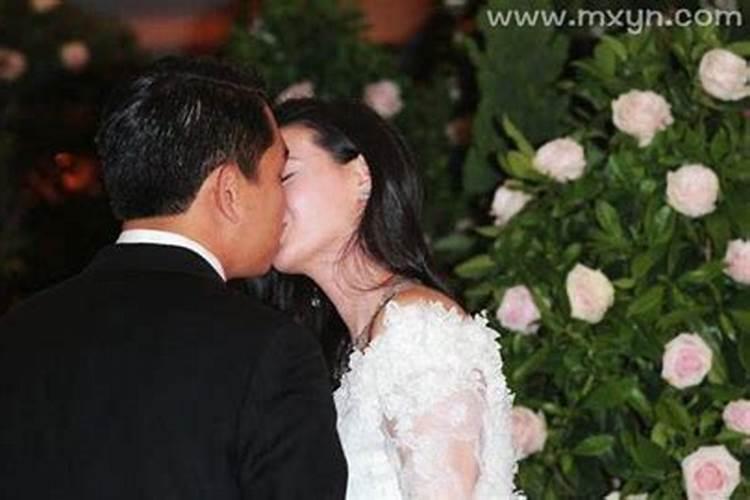 梦见离异前妻什么意思？