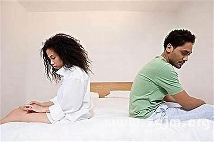 单身女人梦见经常身边有陌生男人