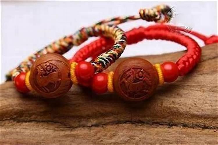 2026年犯太岁佩戴什么首饰？