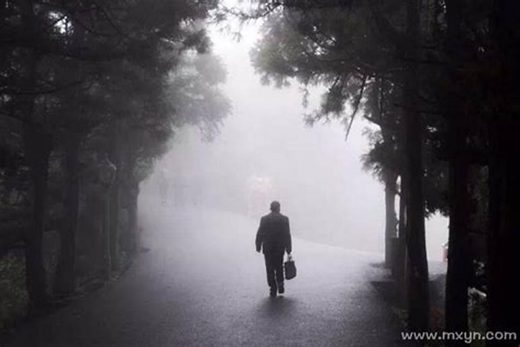 梦到还活着的爸爸去世大哭