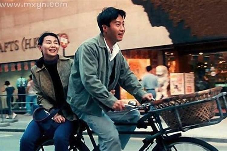 梦见骑自行车带人骑的很快