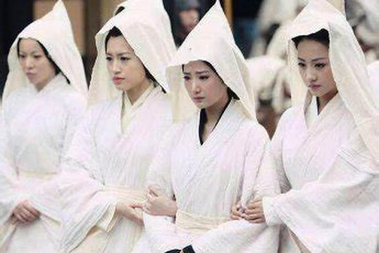 梦见死人穿着白孝衣