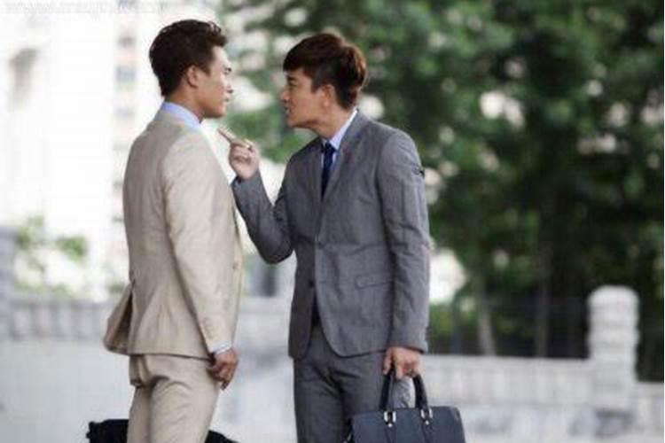 老是梦见自己的仇人是什么意思啊？