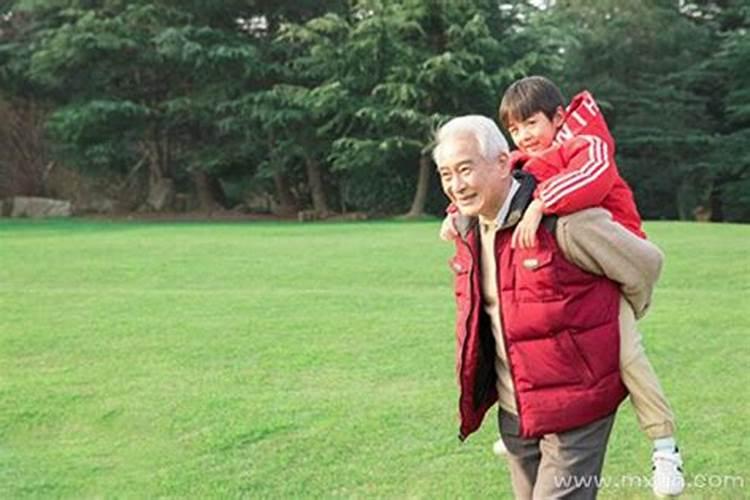 梦见去世的爷爷给我钱