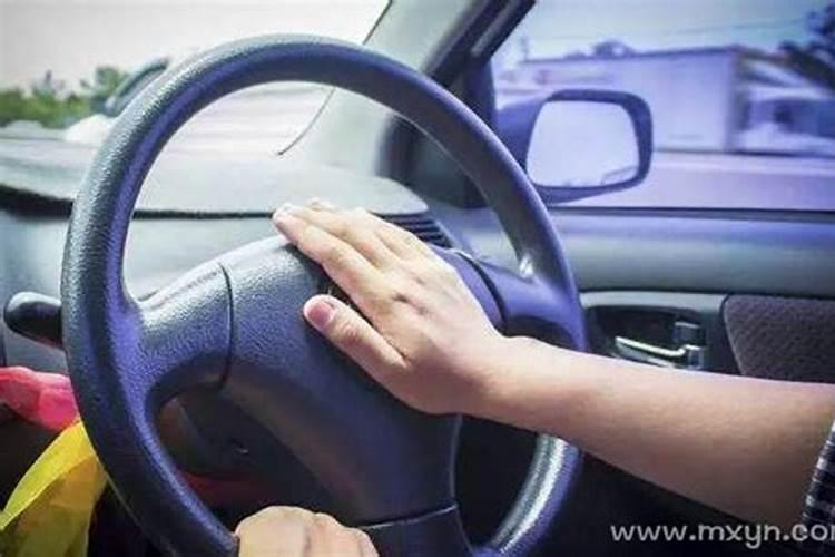 梦见朋友开车撞人了什么预兆？