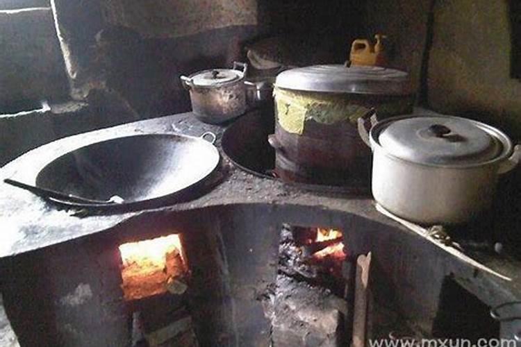 梦见好几口锅是什么意思？