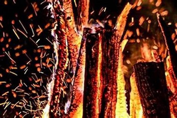 梦见坟上着火意味着什么意思？