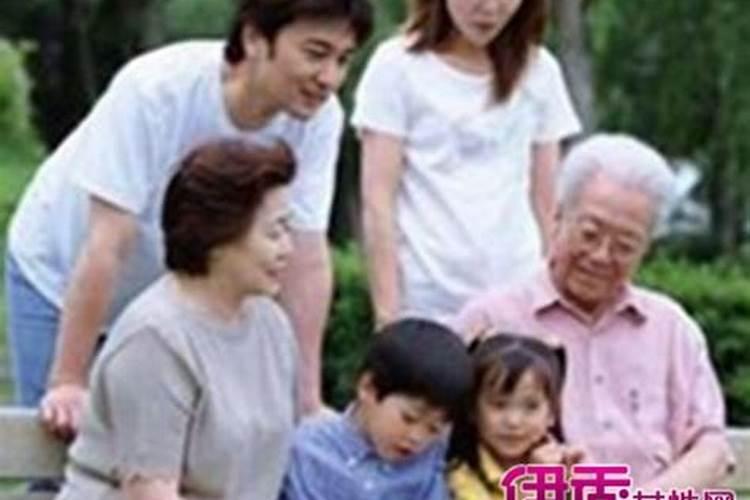 梦见给死去的爷爷搬家