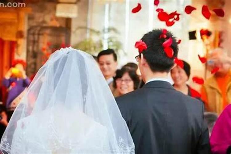 梦见熟悉的人结婚是什么征兆？